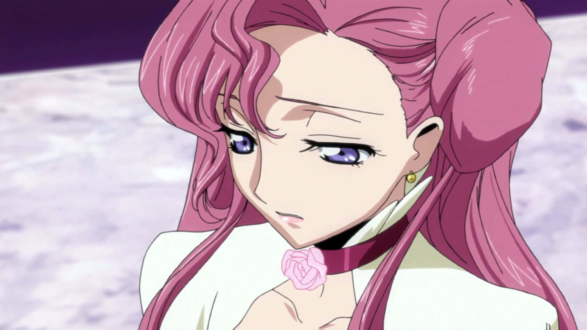 Euphemia Li Britannia 桌布 壁紙 — 粉紅色頭髮、紫色眼睛的動漫女孩特寫，身穿白色服裝並佩戴粉紅色玫瑰飾品。