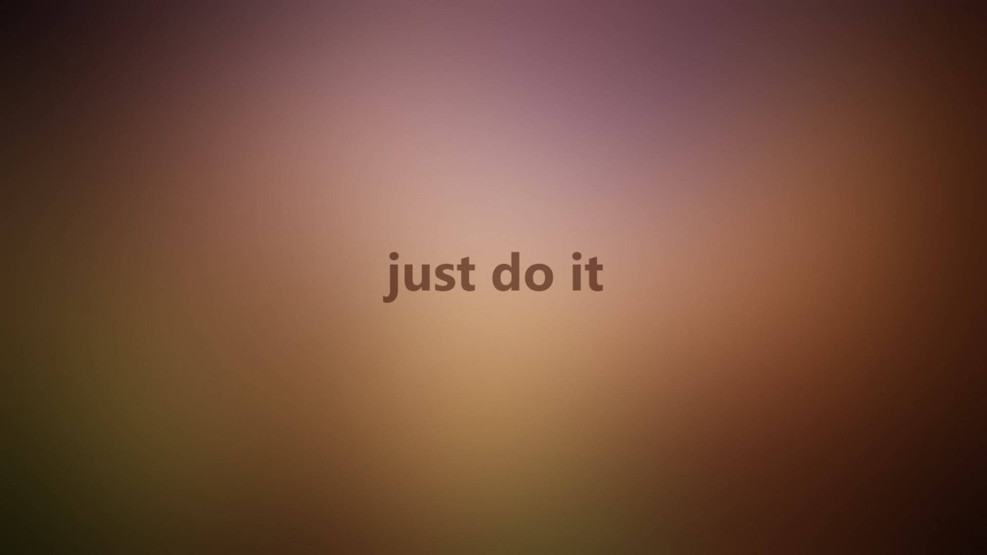 粉紅調極簡風格「Just Do It」 壁紙 — 「just do it」呢句短語漂浮喺柔和漸變背景嘅中央，背景混合咗由棕色到紫紅色嘅溫暖大地色調。