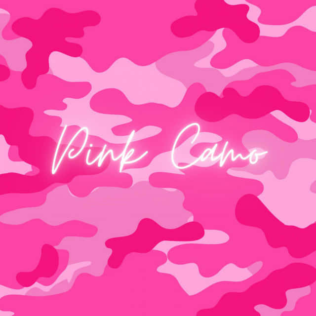 粉紅色迷彩背景，帶有發光的白色文字，寫著 Pink Camo。