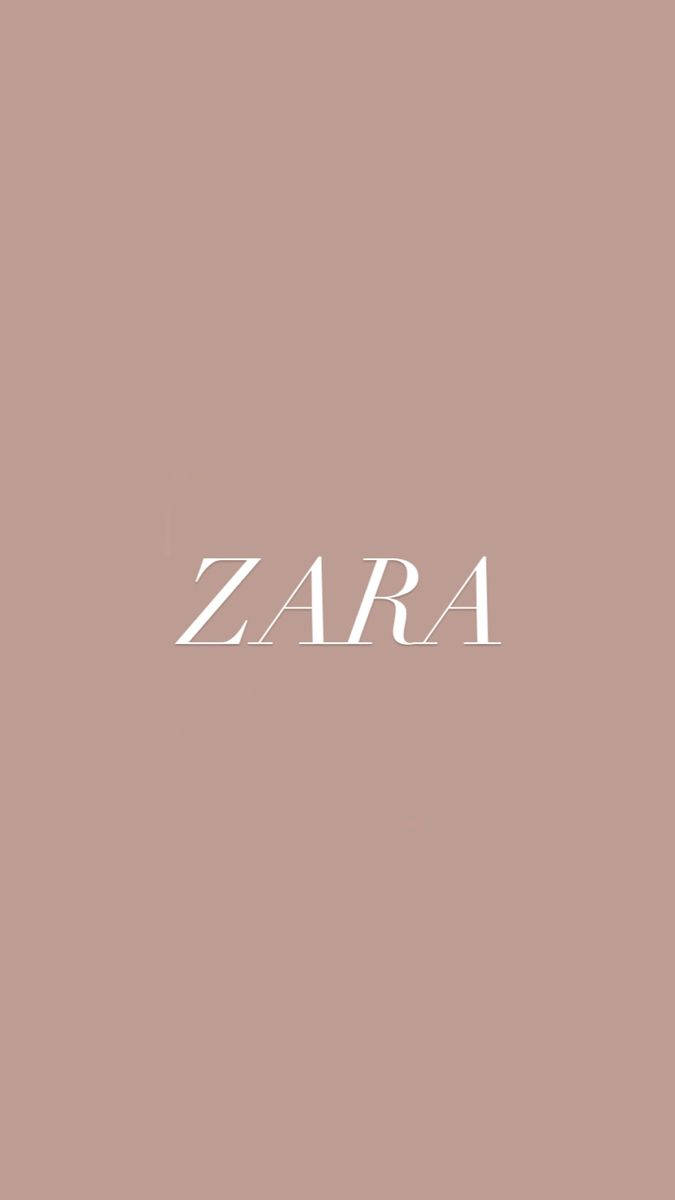 粉紅風情Zara標誌 壁紙 — 簡約米色背景，白色ZARA標誌居中，採用優雅襯線字體。