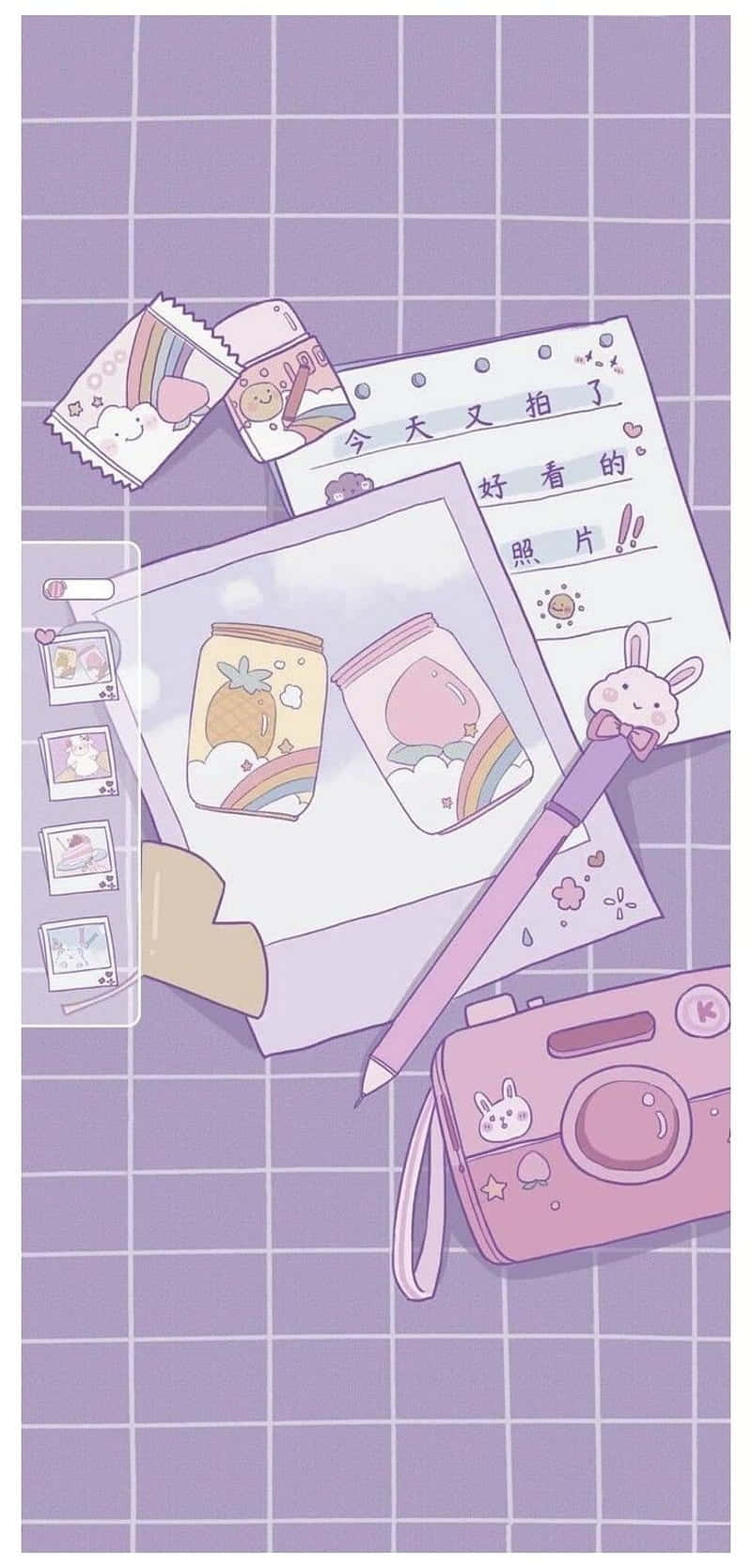 Purple Phone 桌布 壁紙 — 粉紫色網格背景上，一個粉紅色相機手持著帶有彩虹和中文文字筆記的水果飲品照片。