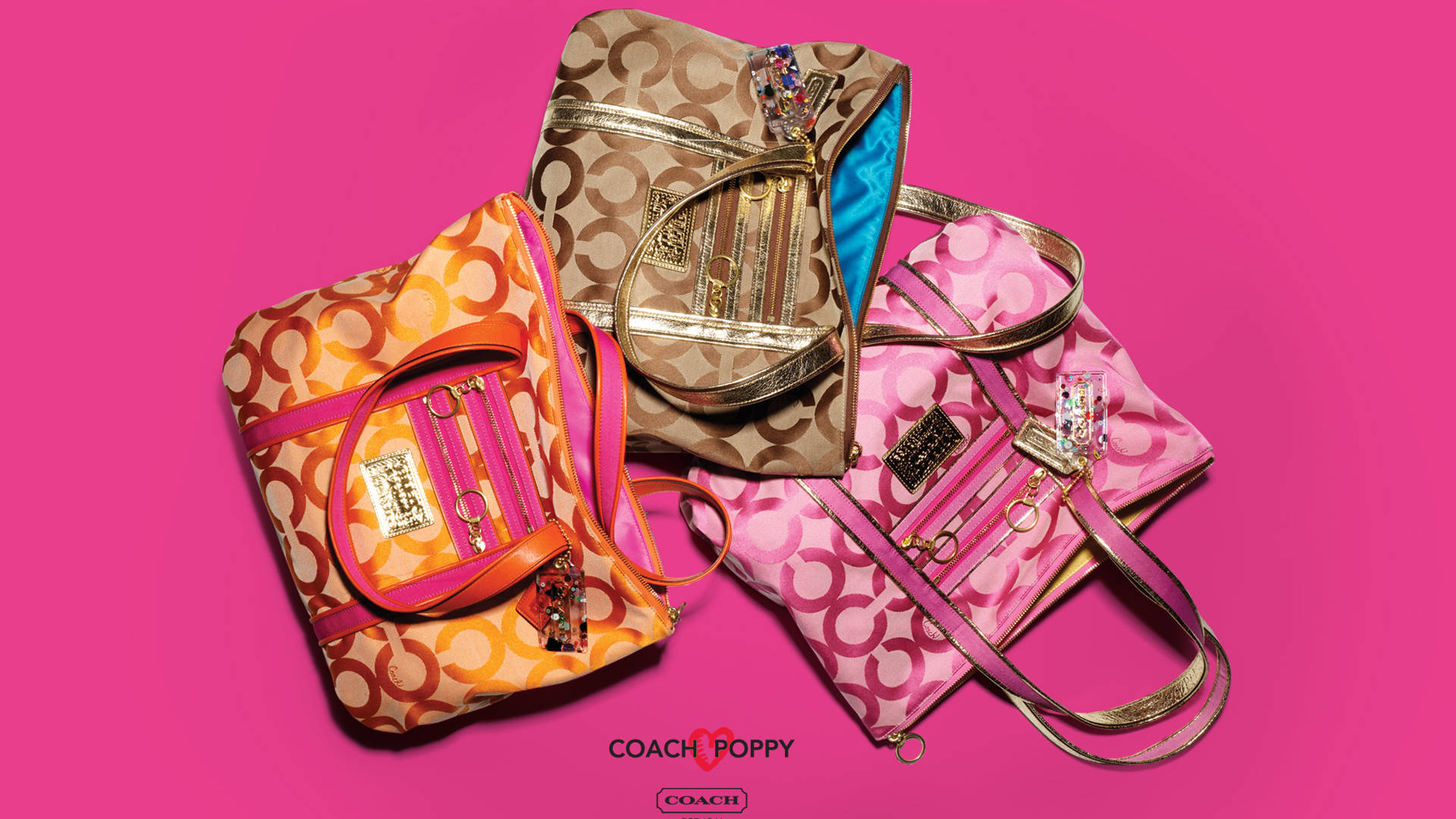三個Coach Poppy手袋，分別為粉紅色、橙色和米色，帶有金色五金配件，置於亮粉紅色背景上。