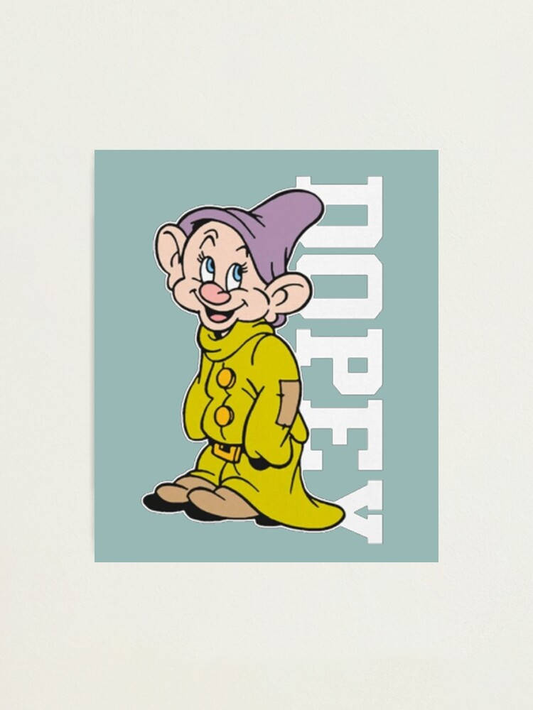 卡通小矮人角色穿著黃色衣服和紫色帽子，旁邊有 'DOPEY' 文字。