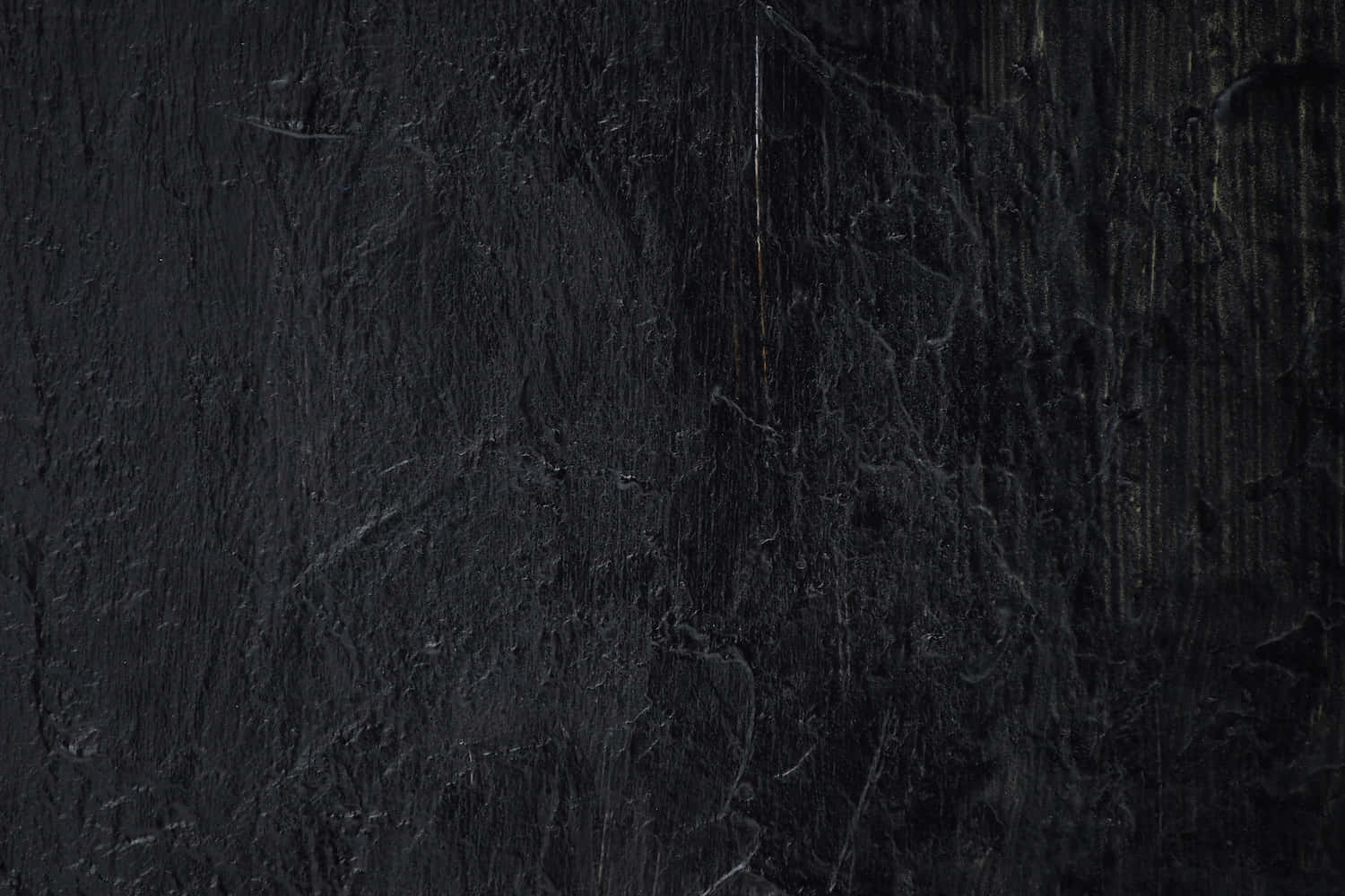 Paint Texture 桌布 壁紙 — 粗糙紋理黑色表面的特寫，帶有細微的灰色條紋和刮痕。