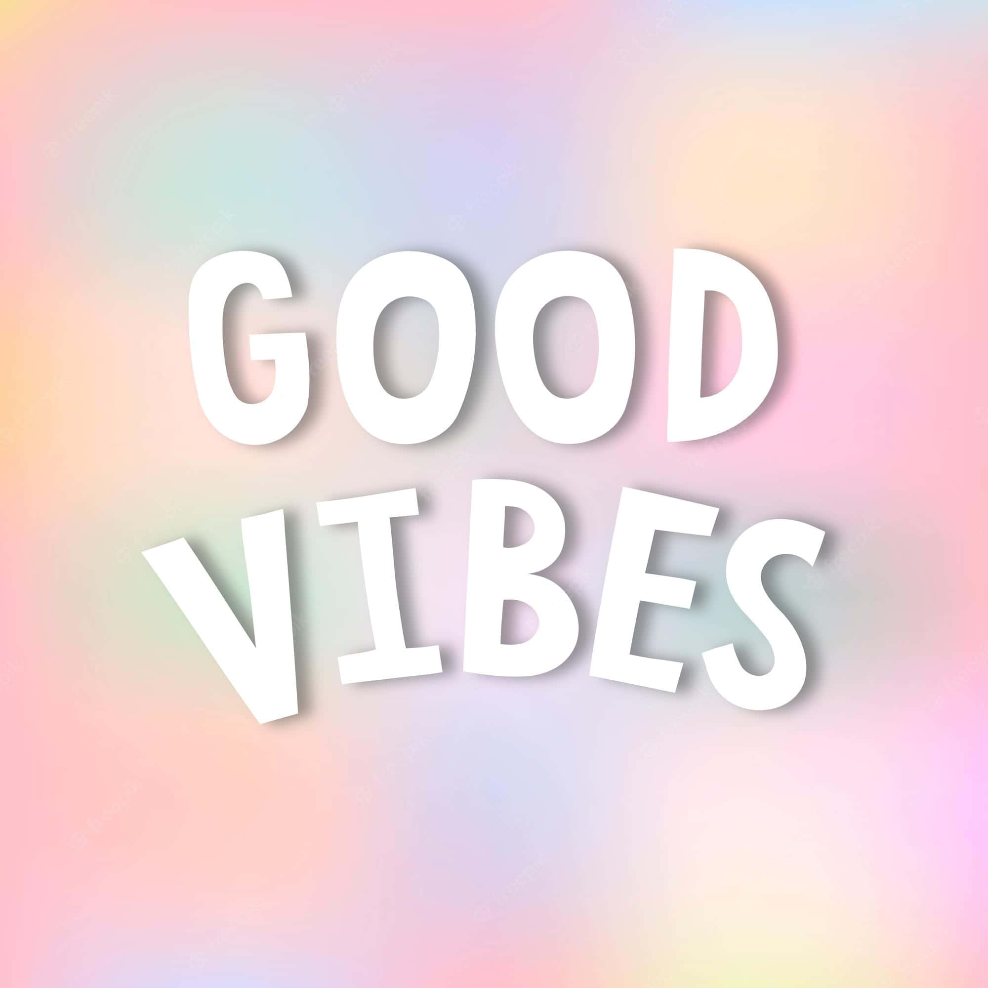 Vibes 桌布 壁紙 — 粗體白色「GOOD VIBES」文字漂浮在帶有粉紅、藍色和黃色色調的柔和粉彩漸變背景上。