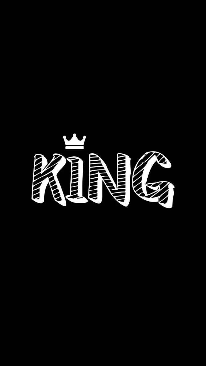 king 桌布 壁紙 — 粗體白色 'KING' 文字配上皇冠，居中於純黑色背景上。