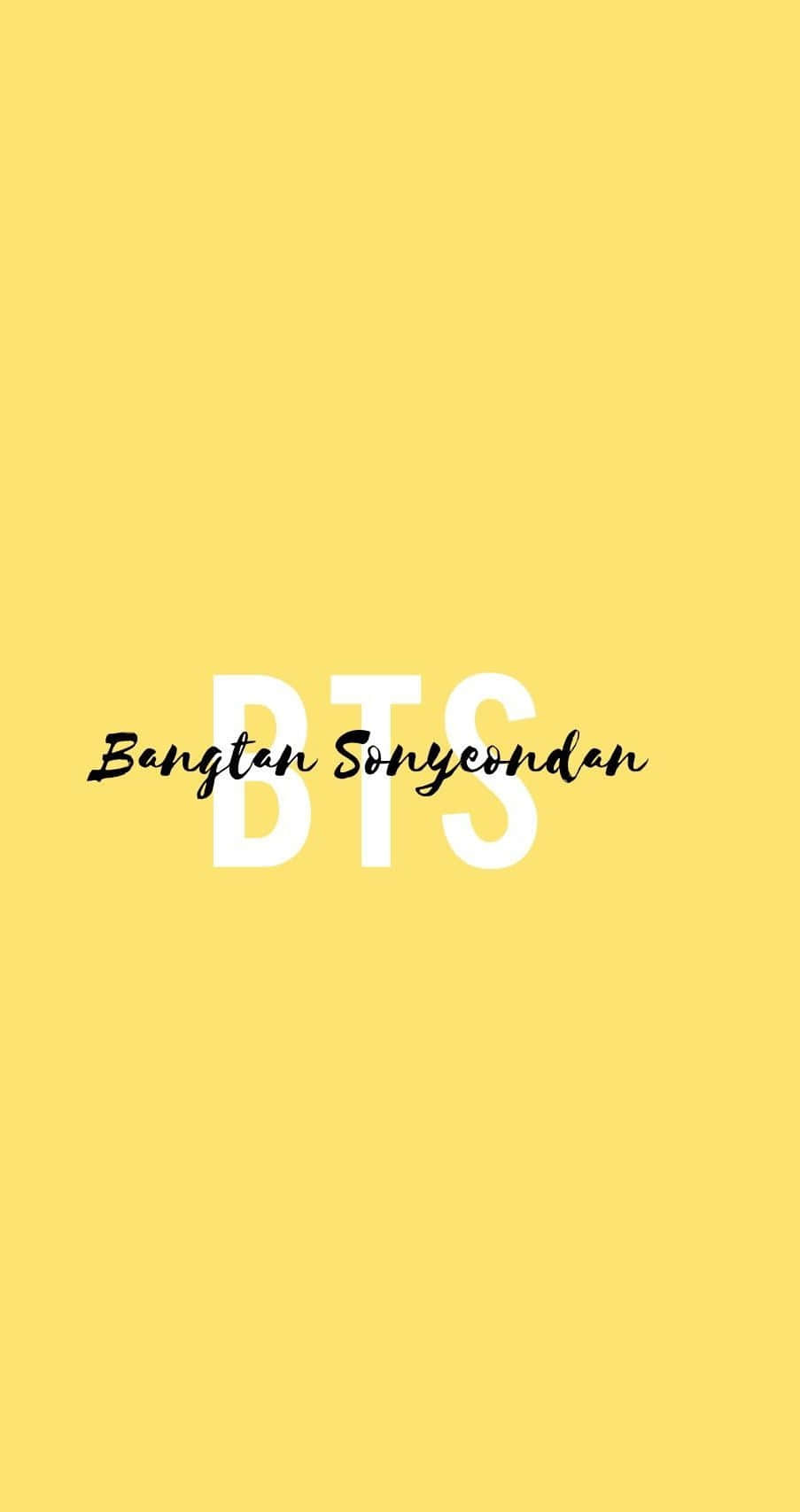 Bangtan Sonyeondan 桌布 壁紙 — 粗體白色BTS字母居中於純黃色背景上，上方有黑色草書文字。