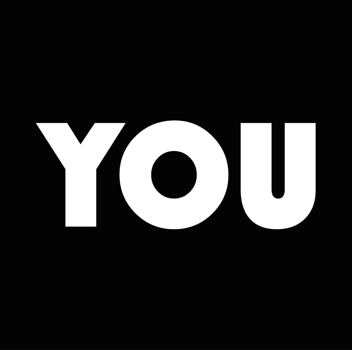 You 桌布 壁紙 — 粗體白色大寫字母拼出YOU，居中在純黑色背景上。