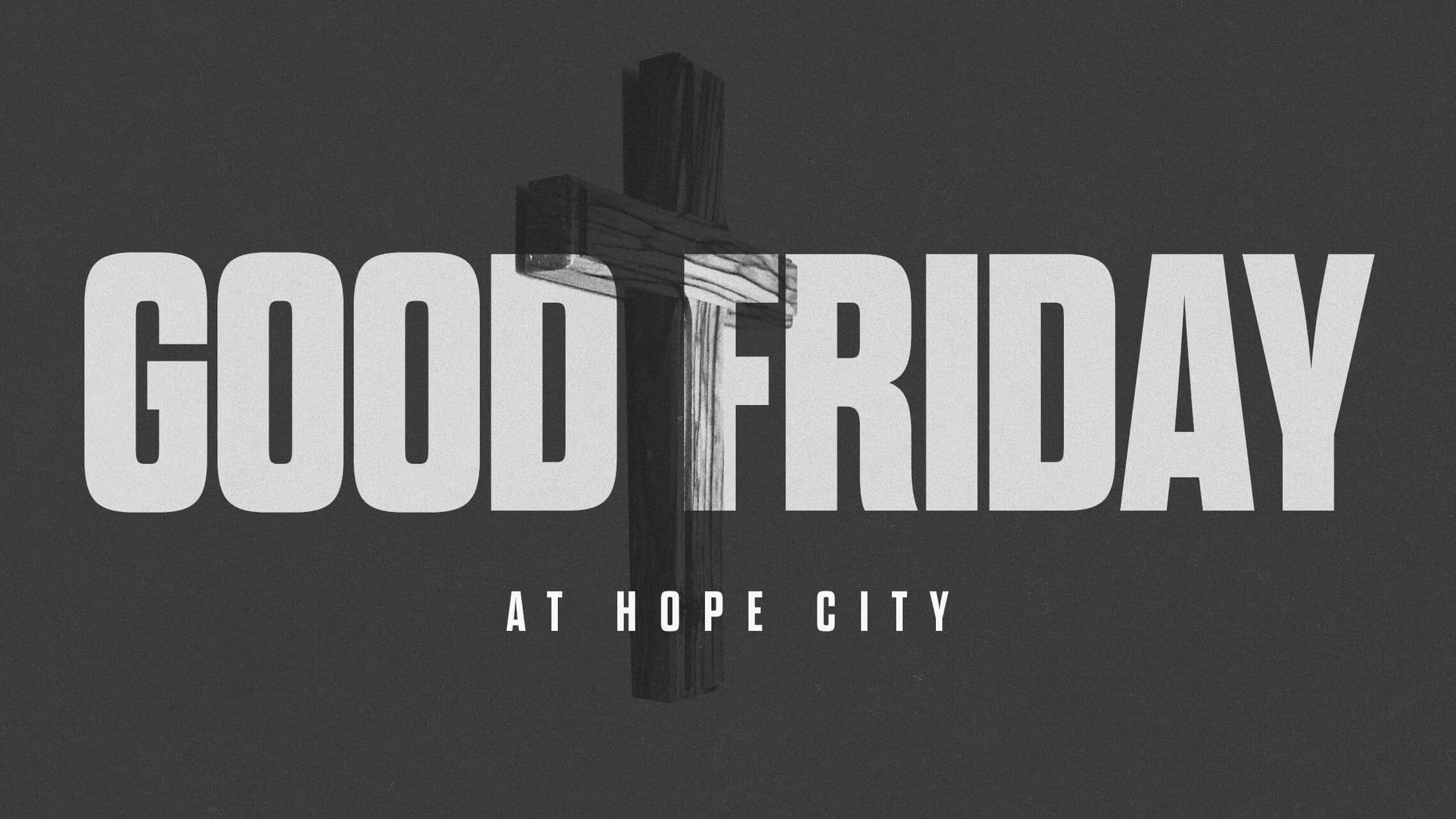 耶穌受難日 桌布 壁紙 — 粗體白色文字寫著「GOOD FRIDAY AT HOPE CITY」，背後中央有一個木製十字架，背景為深灰色。