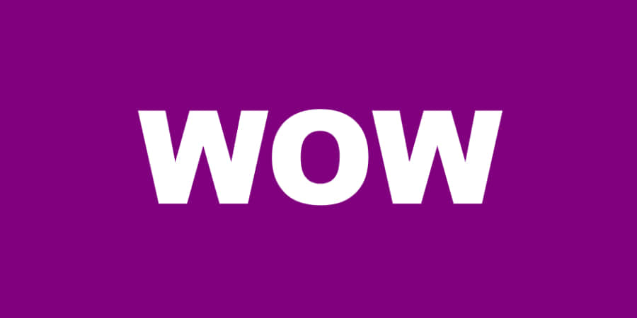 Wow 桌布 壁紙 — 粗體白色文字拼出 WOW，居中在純色鮮豔紫色背景上。