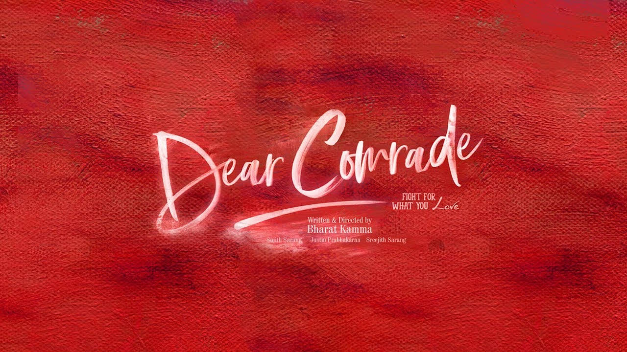 Dear 桌布 壁紙 — 粗體白色草書文字「Dear Comrade」在帶有紋理的深紅色水彩背景上發光，下方有致謝名單。