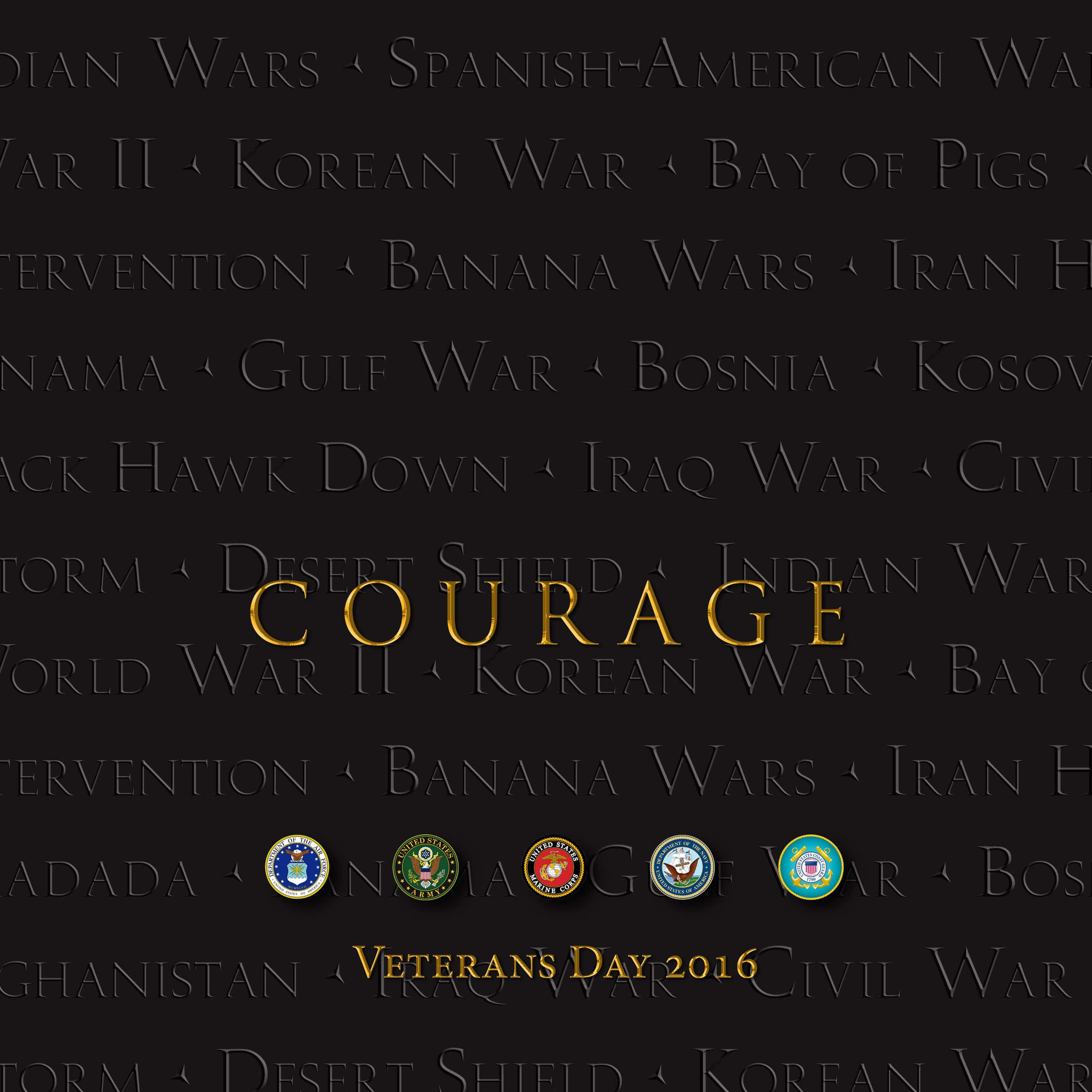 退伍軍人節 桌布 壁紙 — 粗體金色 'COURAGE' 文字居中於一個充滿雕刻軍事衝突名稱和五個美國軍事服務徽章的深色背景上。