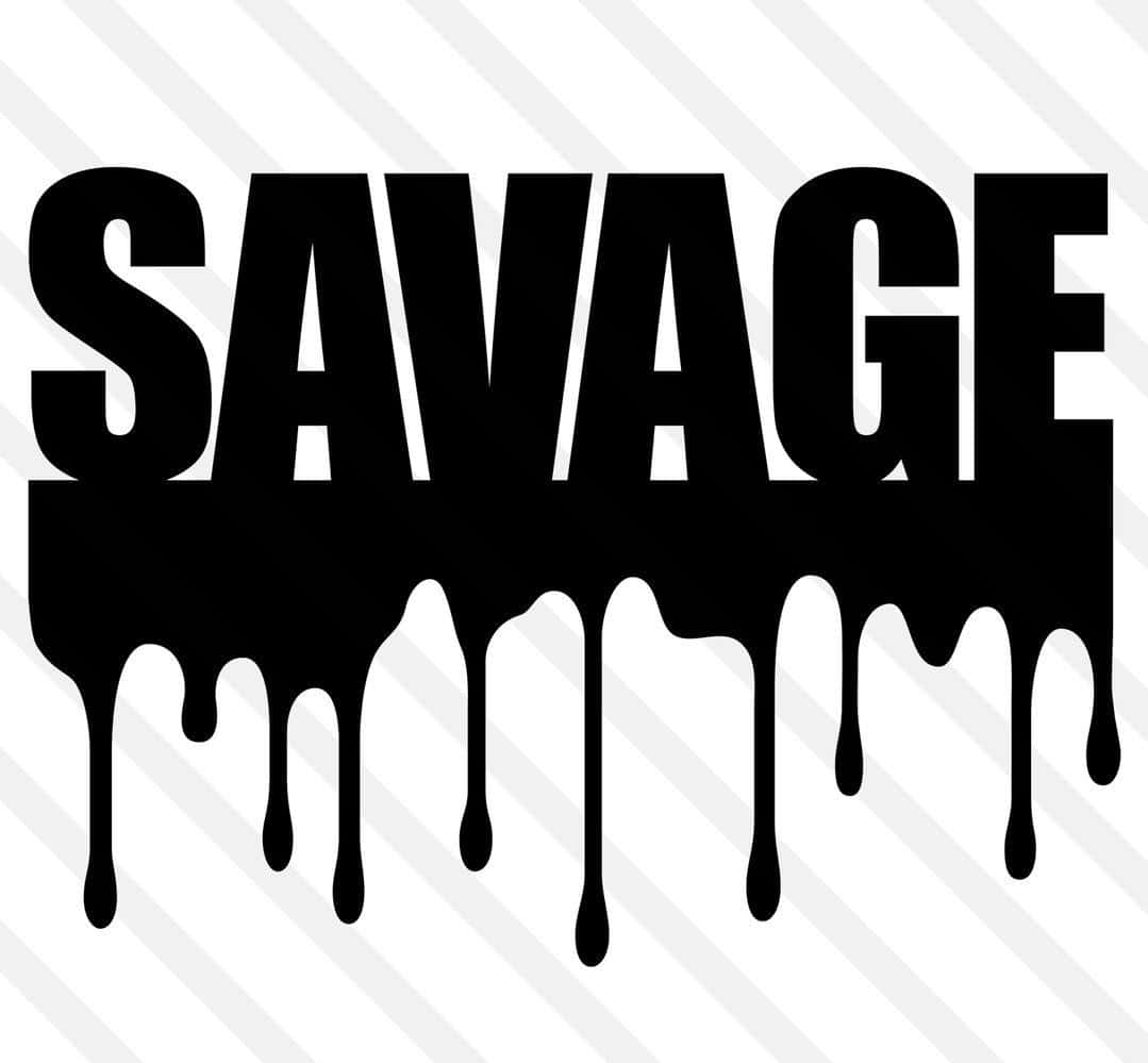 savage 桌布 壁紙 — 粗體黑色 'SAVAGE' 文字在對角線條紋的灰色和白色背景上向下滴落。