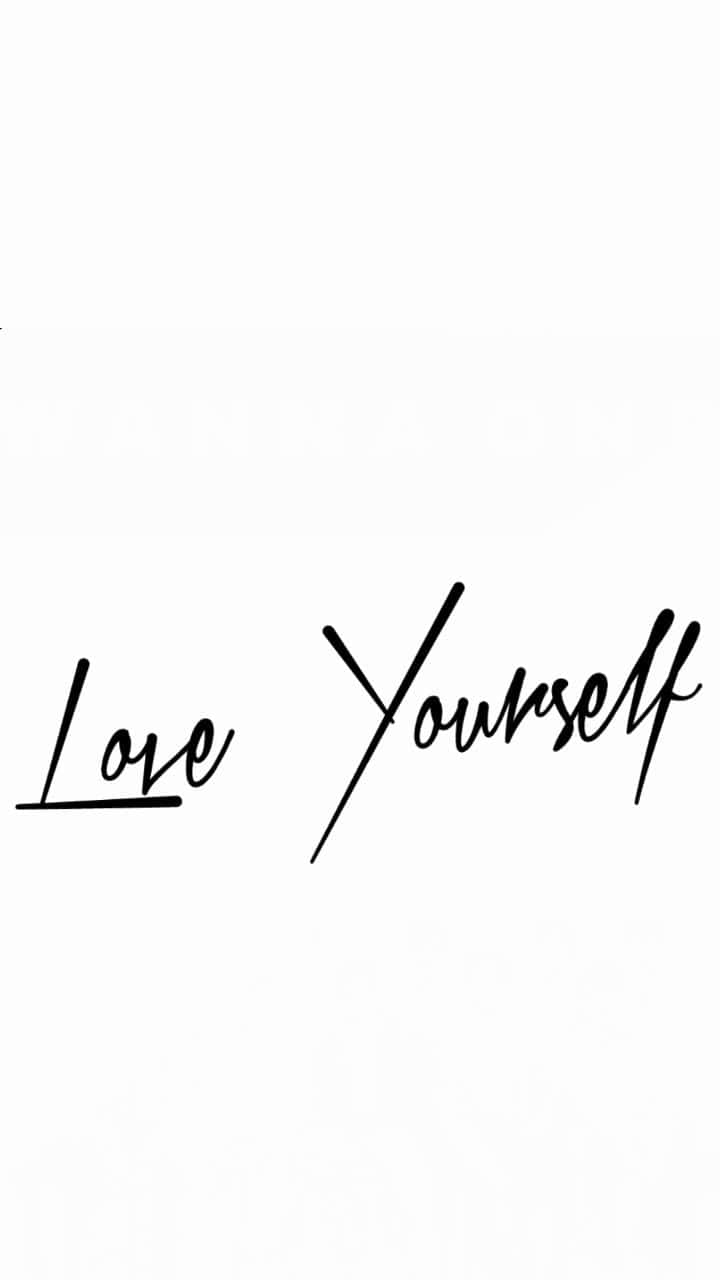 love yourself 桌布 壁紙 — 粗體黑色草書文字「Love Yourself」居中顯示在純白背景上。