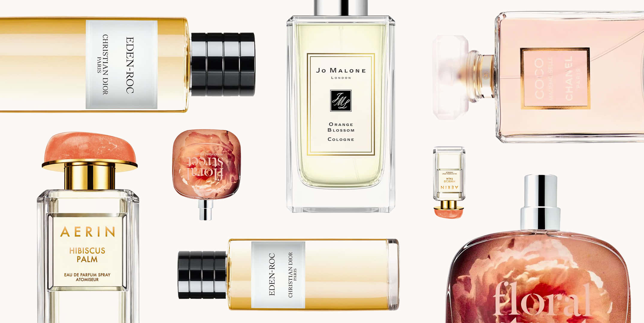 Spring Perfume 桌布 壁紙 — 精心佈置的平面擺拍，展示玻璃與琥珀色調的奢華香水瓶，置於柔和米色背景上。