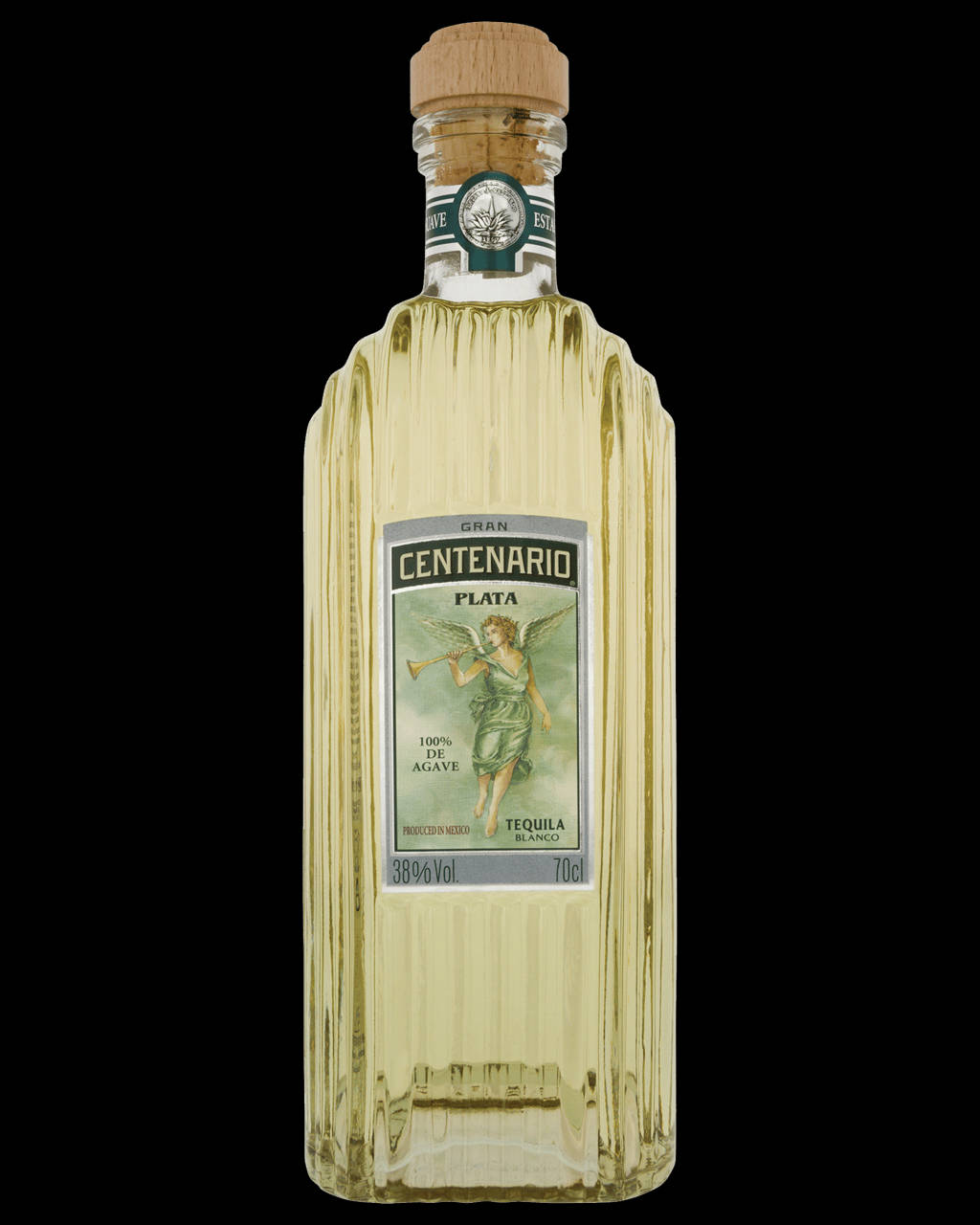 黑色背景上帶有天使標籤的Gran Centenario Plata龍舌蘭酒瓶。
