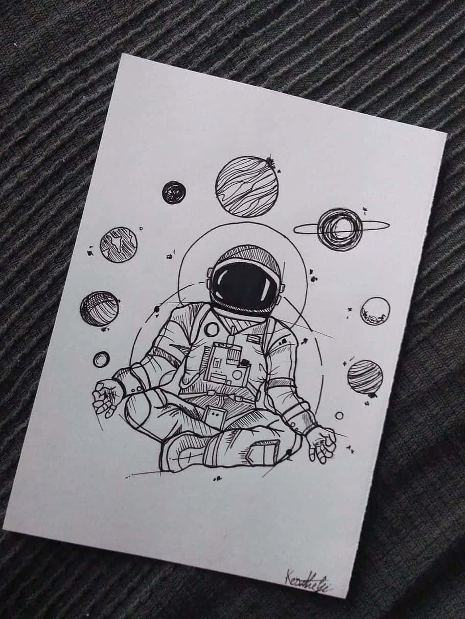 太空人在宇宙場景中被行星環繞，平靜地冥想。