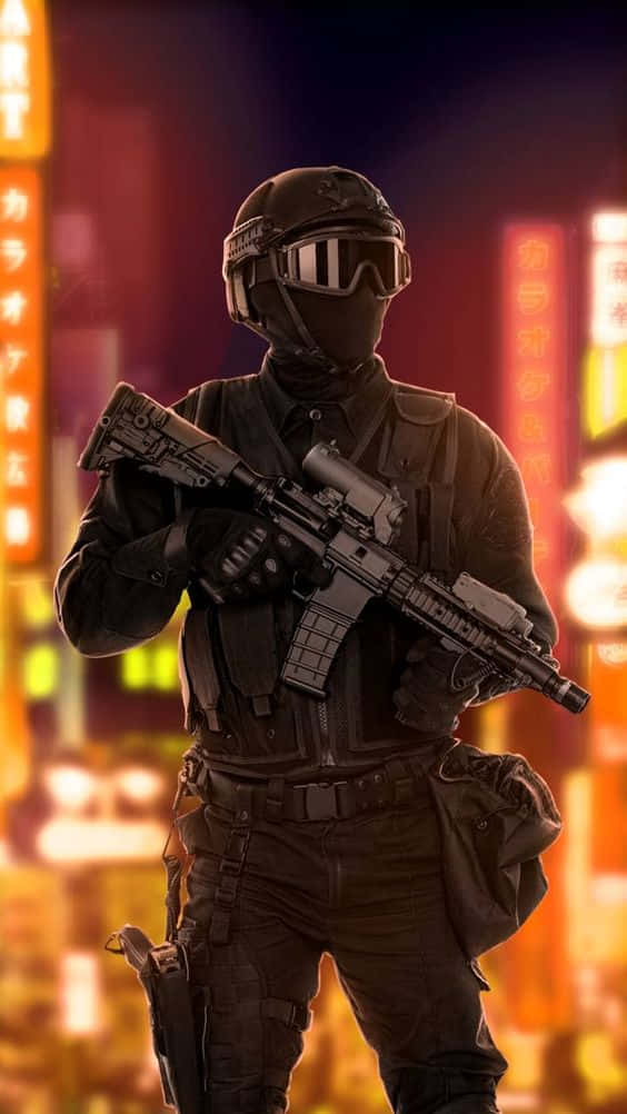 戰術士兵在霓虹燈城市夜景中手持步槍。