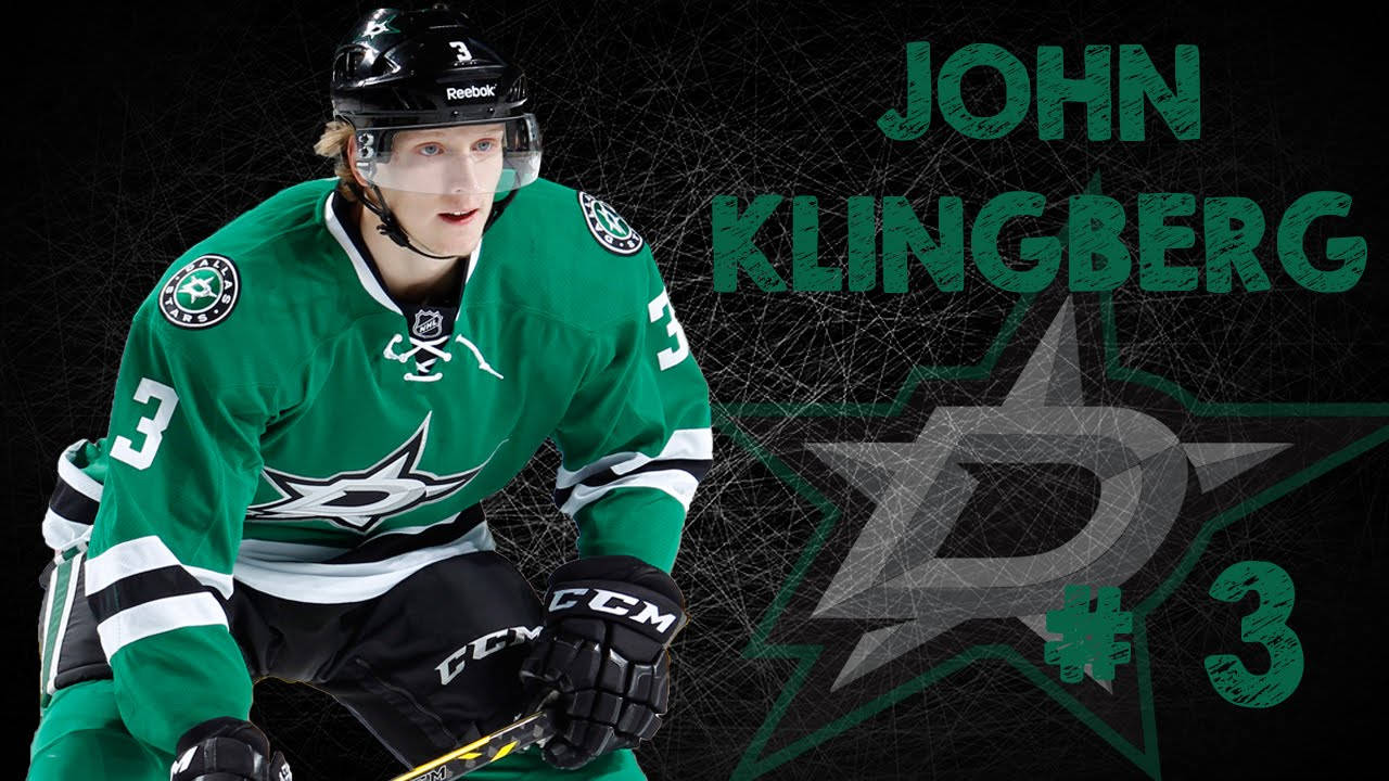 約翰·克林格伯格圖像藝術海報 壁紙 — 冰球運動員 John Klingberg 身穿綠色達拉斯星隊球衣，蹲伏在帶有球隊標誌的深色網狀背景前準備就緒。