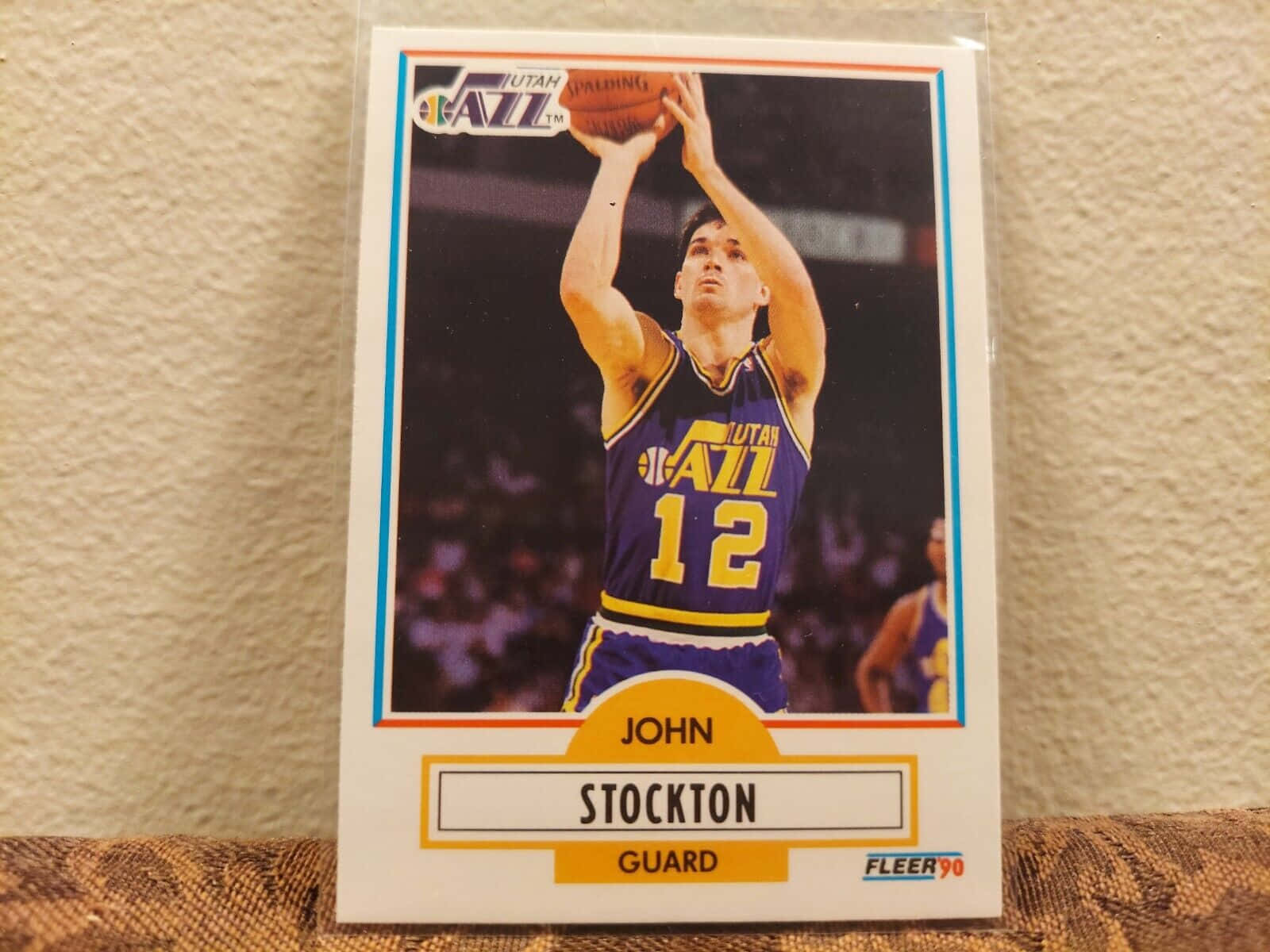 復古1990年Fleer籃球卡， featuring John Stockton 在比賽中。
