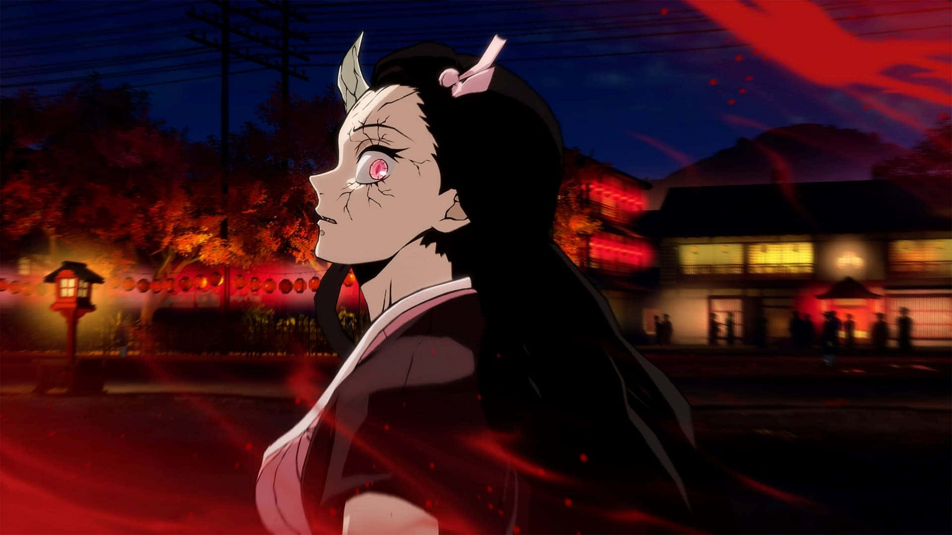 Demon Slayer Characters 桌布 壁紙 — 紅眼長角的動漫女孩站在黃昏街道上，被燈籠和發光的紅色能量照亮。
