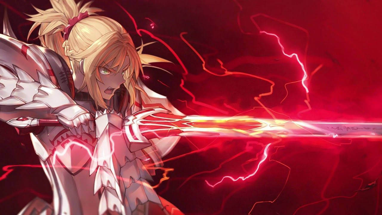 紅色 fate 的劍士 壁紙 — 一位金髮動漫戰士身穿白色盔甲，在噼啪作響的深紅色背景中揮舞著發光的紅色劍。
