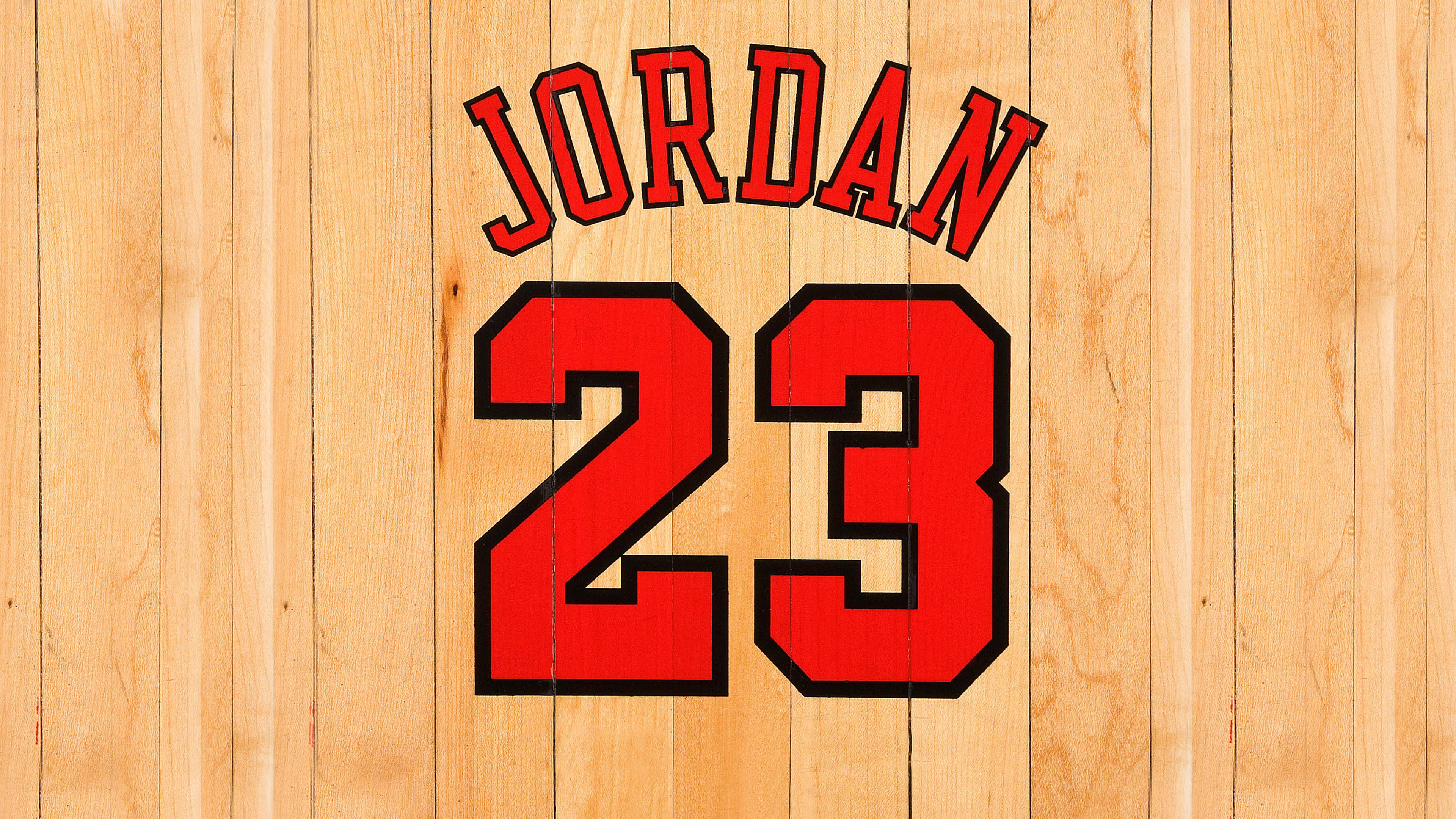 佐敦 桌布 壁紙 — 紅色 'JORDAN 23' 籃球球衣號碼，背景為淺色木紋。