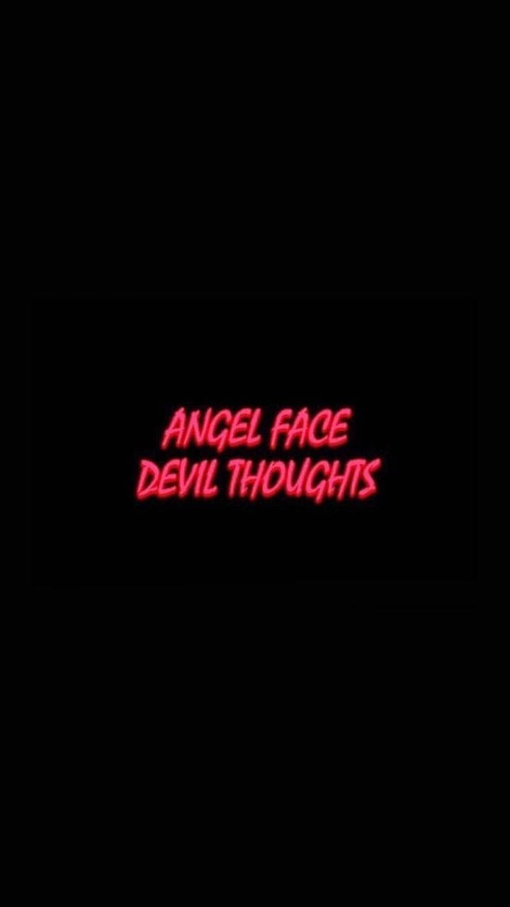 紅色壞女孩 天使面孔魔鬼思想 壁紙 — 大膽的紅色霓虹文字 angel face devil thoughts 在純黑色背景上發光。
