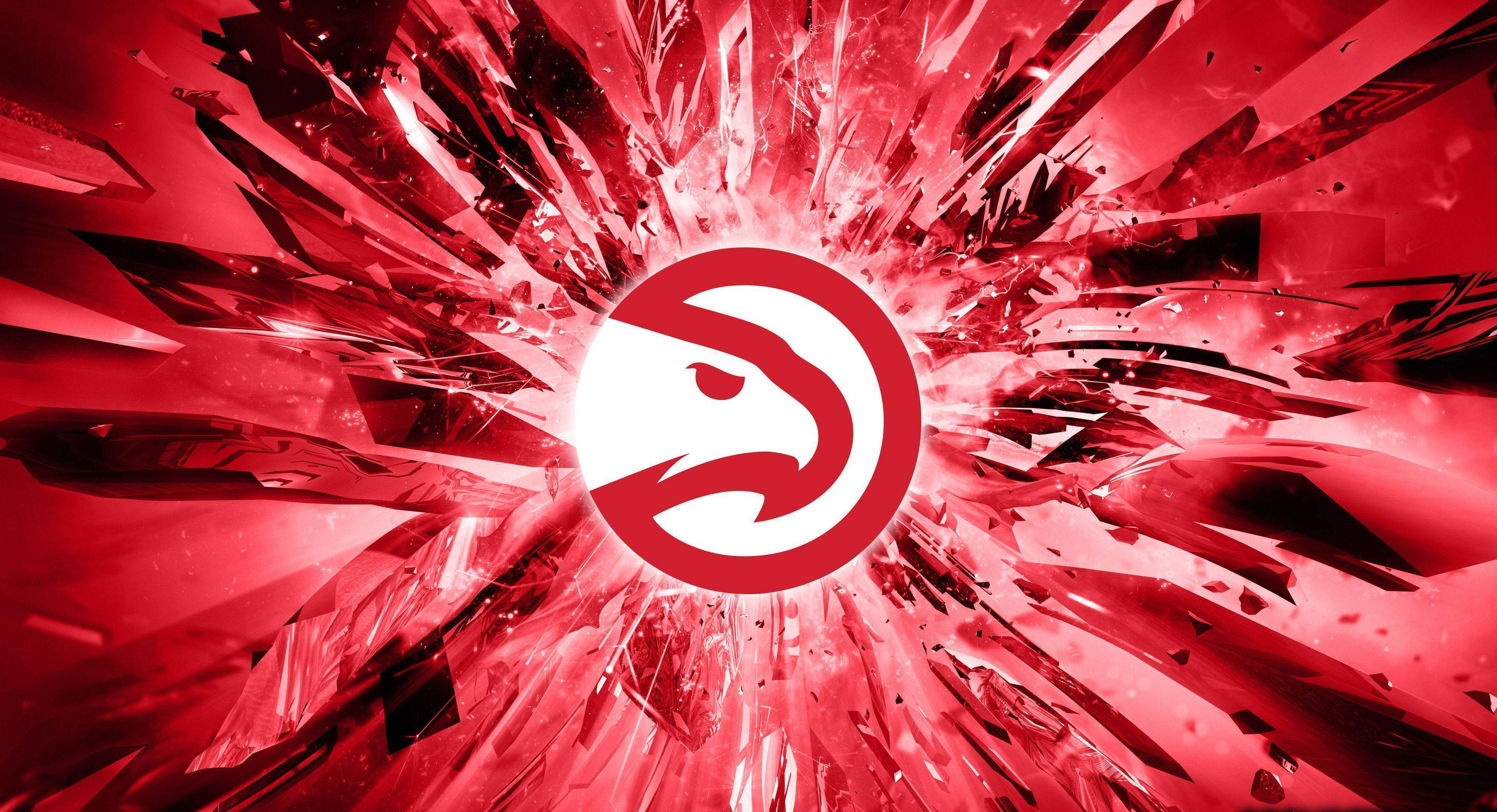 紅色玻璃 Atlanta Hawks 壁紙 — 一個白色獵鷹標誌在動態爆炸中衝破紅色碎裂玻璃碎片。