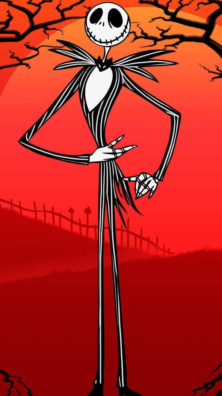 Jack Skellington 在紅色天空和光禿樹木的萬聖節場景中擺姿勢。