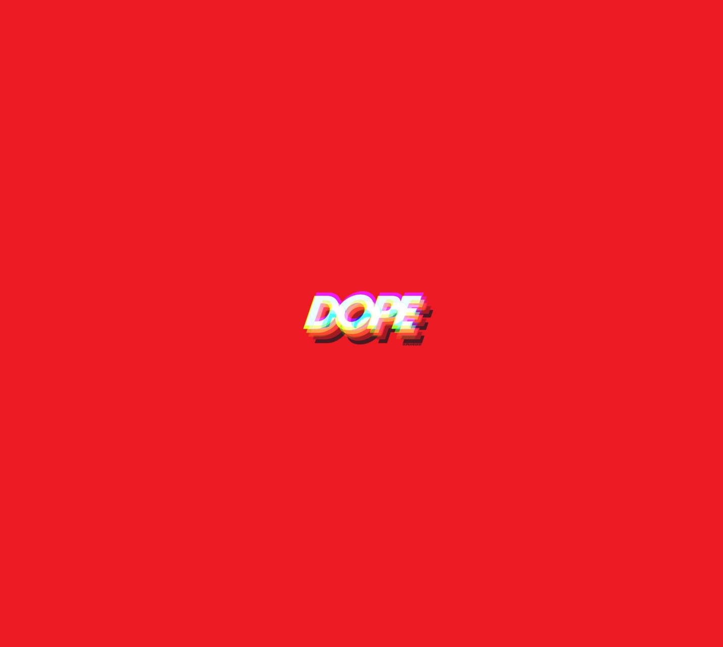 在純紅色背景上顯示「DOPE」的故障效果文字。