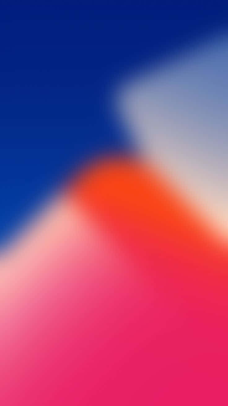 紅藍模糊背景 iPhone 壁紙 — 藍色、橙色和粉紅色漸變柔和地相互融合的鮮豔抽象模糊效果。