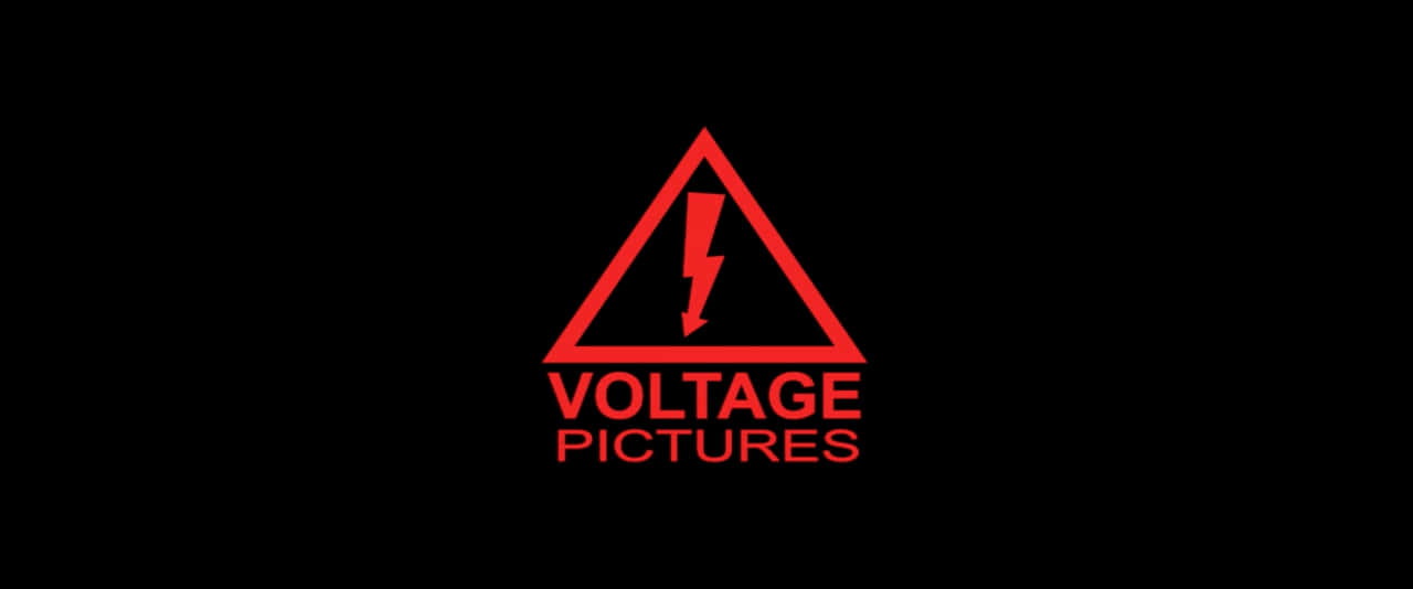 黑色背景上帶有閃電的紅色 voltage pictures 標誌