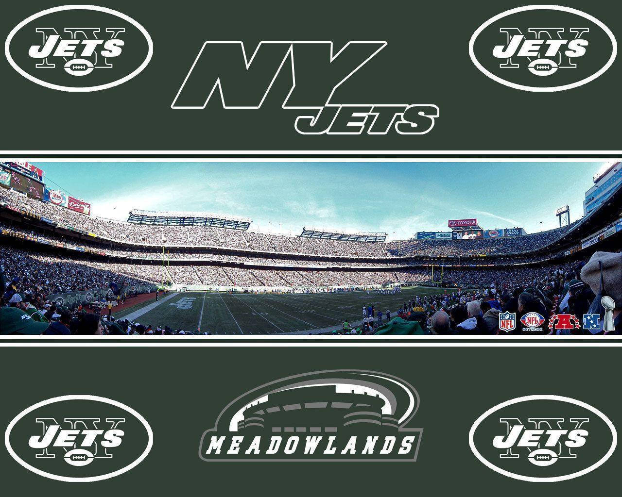 紐約噴氣機隊梅多蘭茲體育複合體 壁紙 — NY Jets 球場全景，綠色球場，深綠色背景上白色標誌，座無虛席。