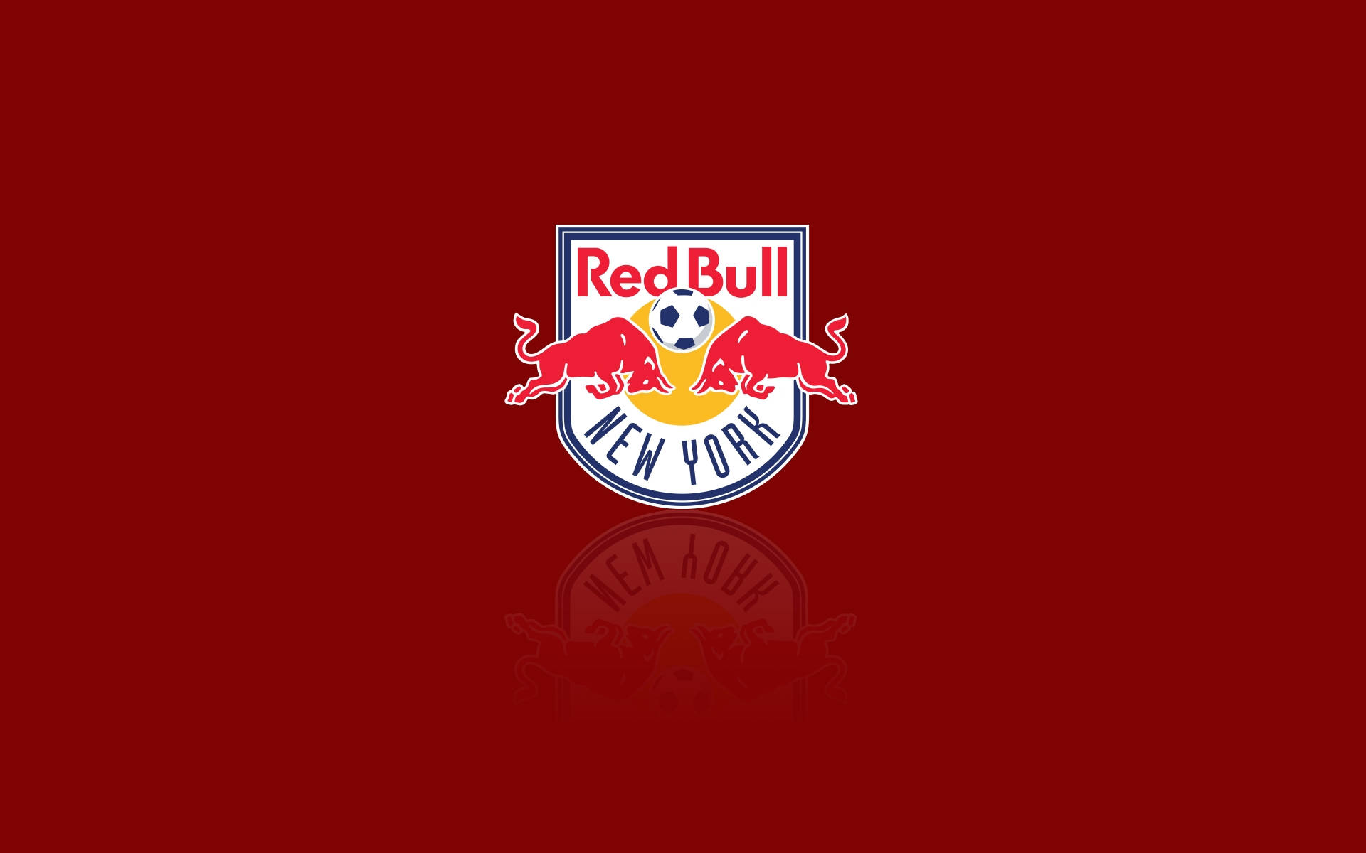紐約紅牛隊紅色標誌 壁紙 — Red Bull New York 足球隊標誌居中位於純深紅色背景上，下方帶有微妙的倒影。