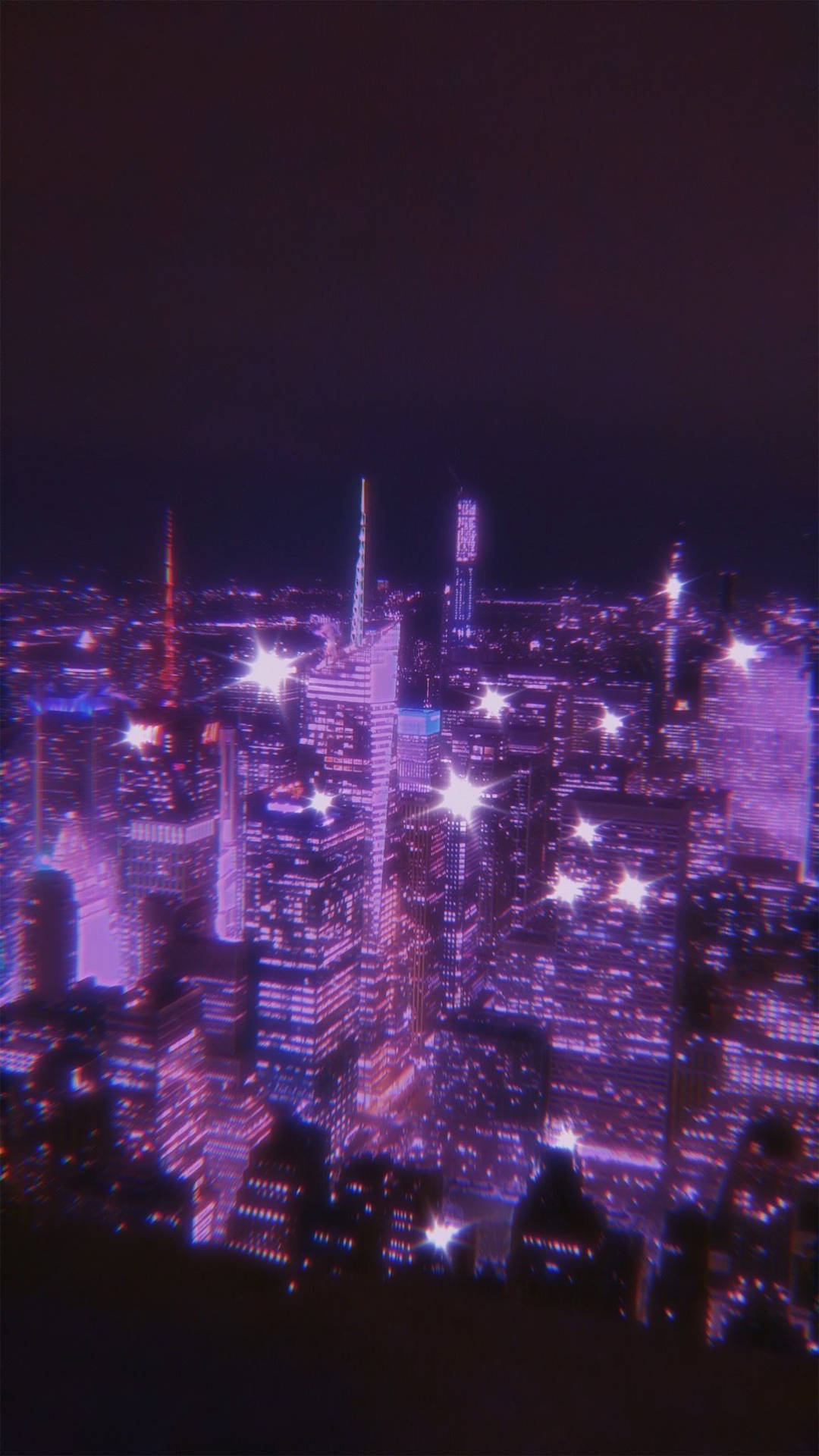 紫色霓虹燈在夜間照亮密集的城市天際線，帶有星光效果。