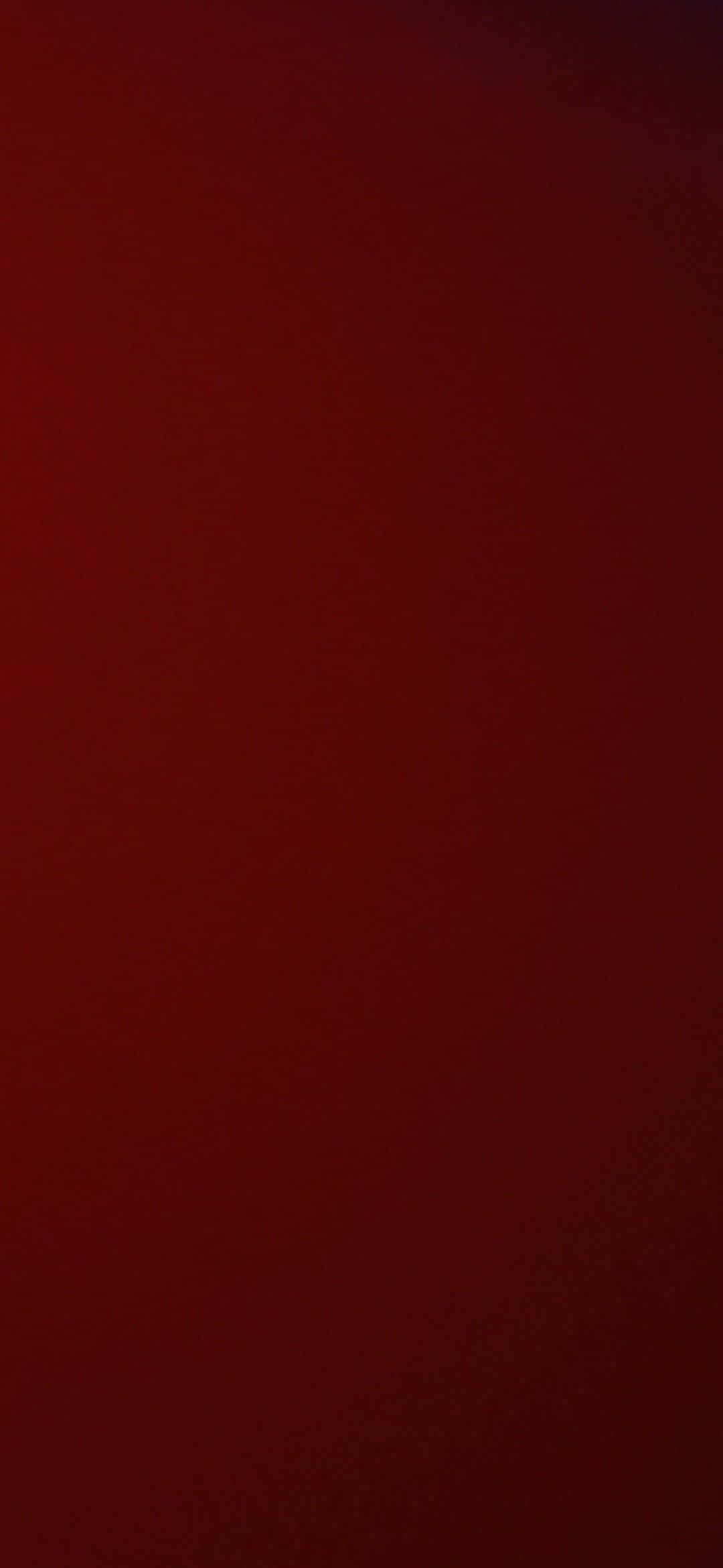 Solid Red 桌布 壁紙 — 純深紅色紋理背景，帶有細微漸變和顆粒表面。