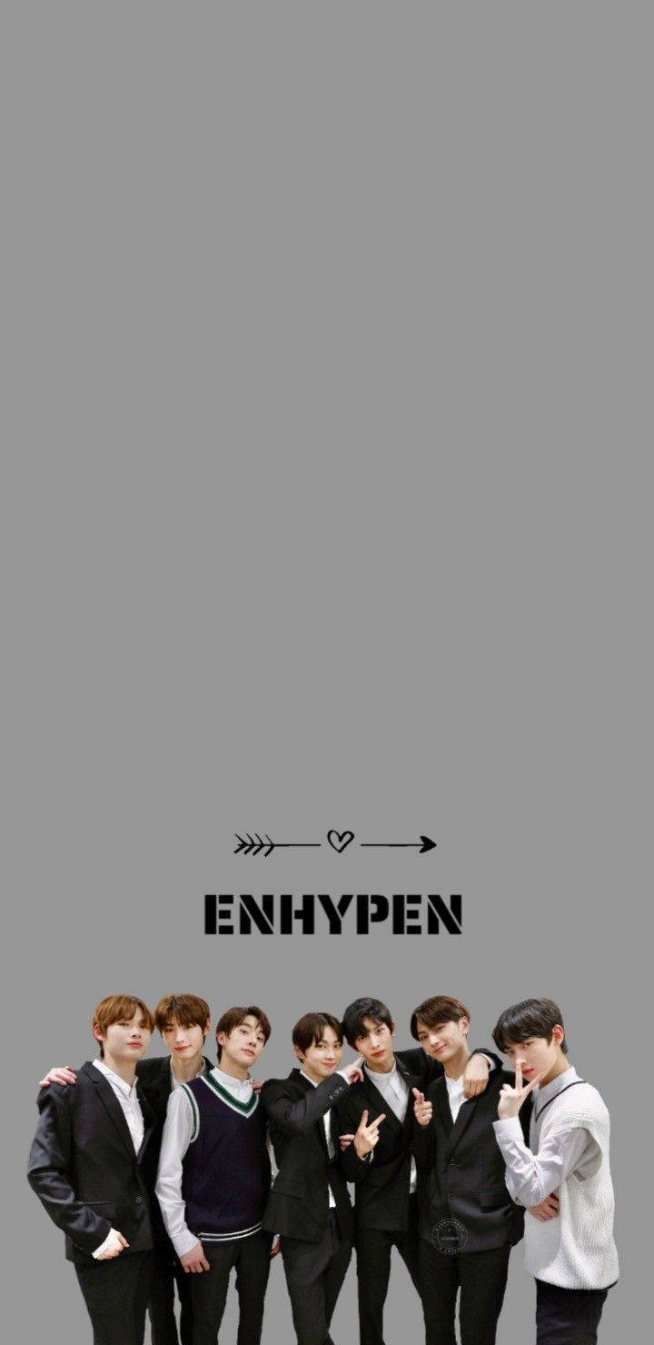 七位K-pop偶像一起擺姿勢，下方顯示ENHYPEN的名字。