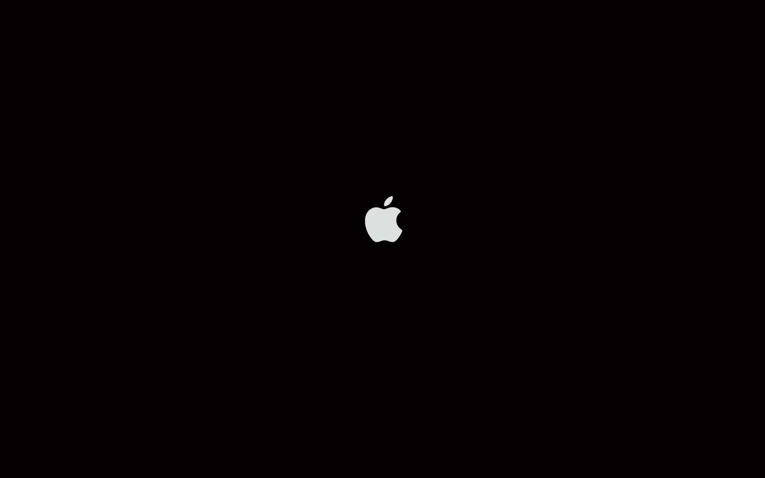 純黑底白蘋果標誌 壁紙 — 一個極簡的白色Apple標誌居中在純黑色背景上。