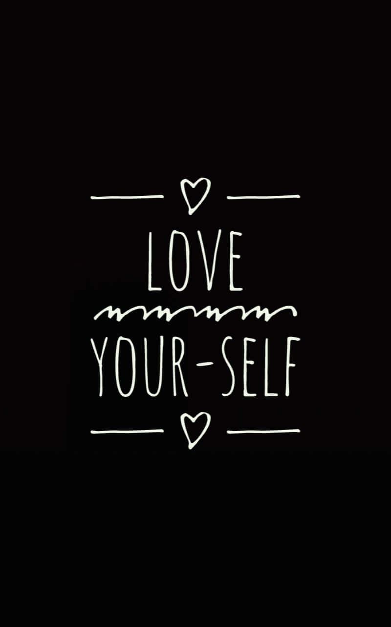love yourself 桌布 壁紙 — 純黑色背景上帶有心形符號的白色手寫文字 love your self。