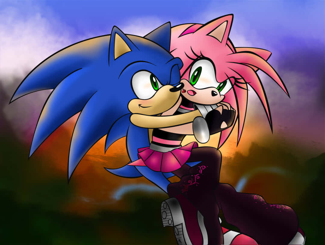 Sonic And Amy 桌布 壁紙 — 索尼克和艾咪在充滿活力的日落天空和漩渦雲彩前溫暖地擁抱。