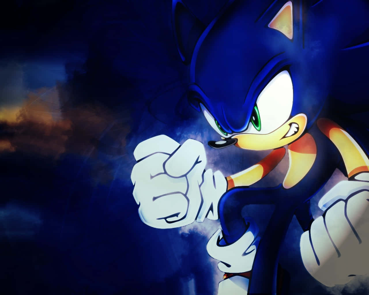 Sonic Art 桌布 壁紙 — 索尼克在黑暗暴風雨的天空和發光的橙色雲彩背景下，以動態姿勢握緊拳頭。