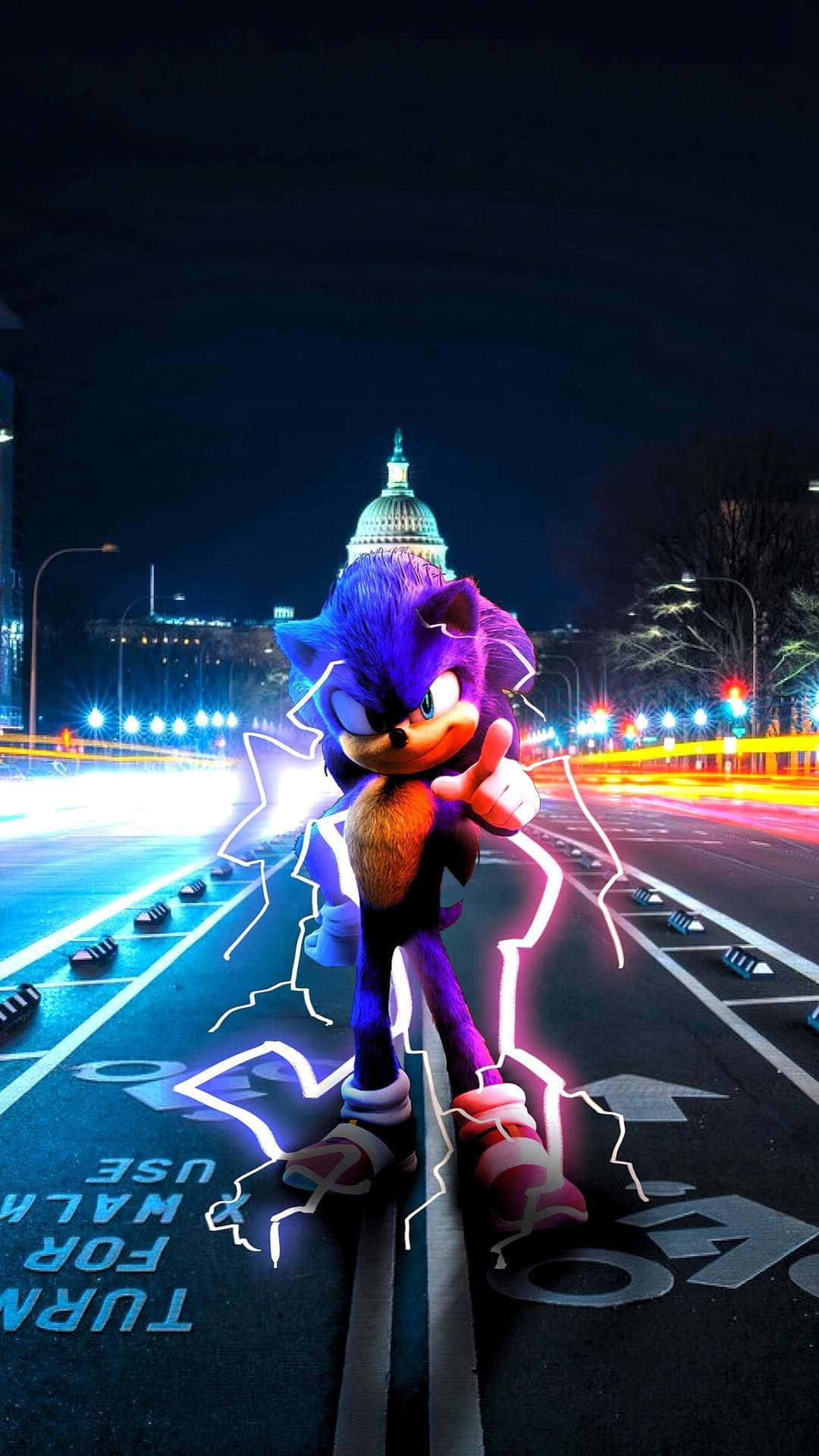 Sonic the Hedgehog 在夜晚的城市街道上帶有閃電效果。