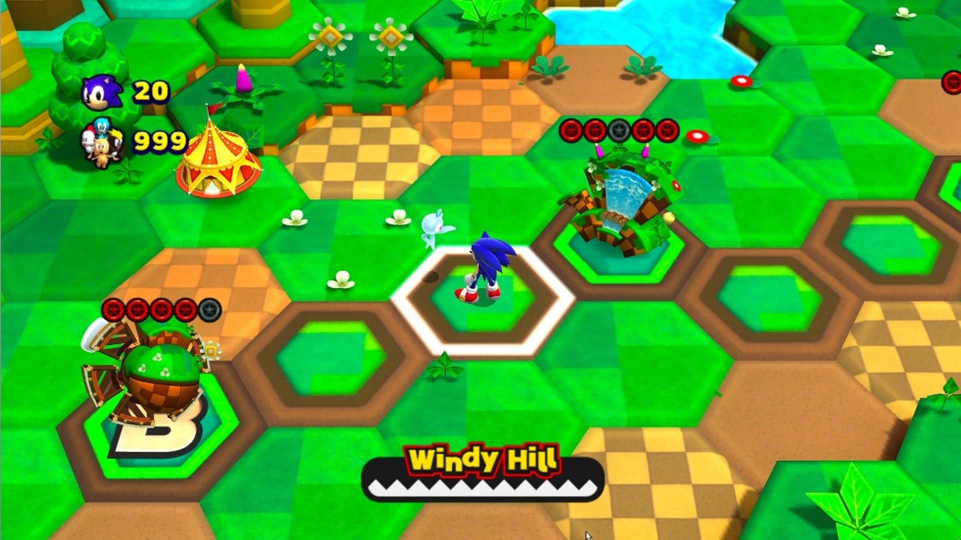 索尼克迷失世界彩色遊戲地圖 壁紙 — Sonic the Hedgehog 在一個充滿活力的六角形關卡中飛馳，關卡中有棋盤格路徑和色彩繽紛的障礙物，呈現明亮的 3D 渲染遊戲場景。