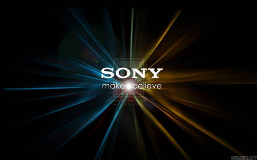 索尼標誌藍黃尖刺設計 壁紙 — Sony 標誌居中，從黑暗背景中迸發出藍色和金色的光芒。