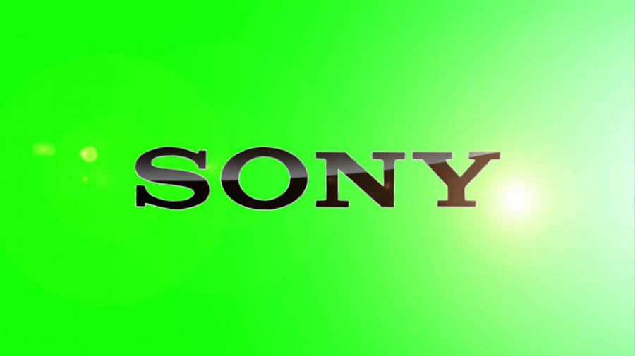 索尼標誌霓虹綠背景 壁紙 — Sony 標誌在帶有鏡頭光暈的鮮豔漸變綠色背景上閃爍金屬光澤。