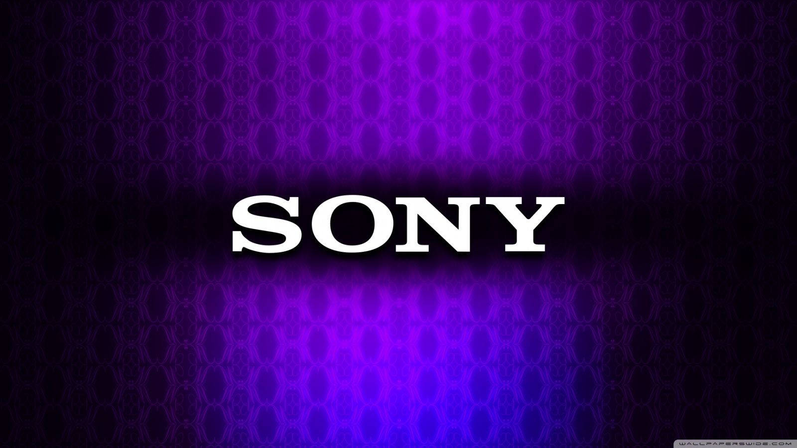 索尼紫藍配色 壁紙 — 大膽的白色SONY標誌居中於漸變紫色和藍色圖案背景上，邊緣發光。