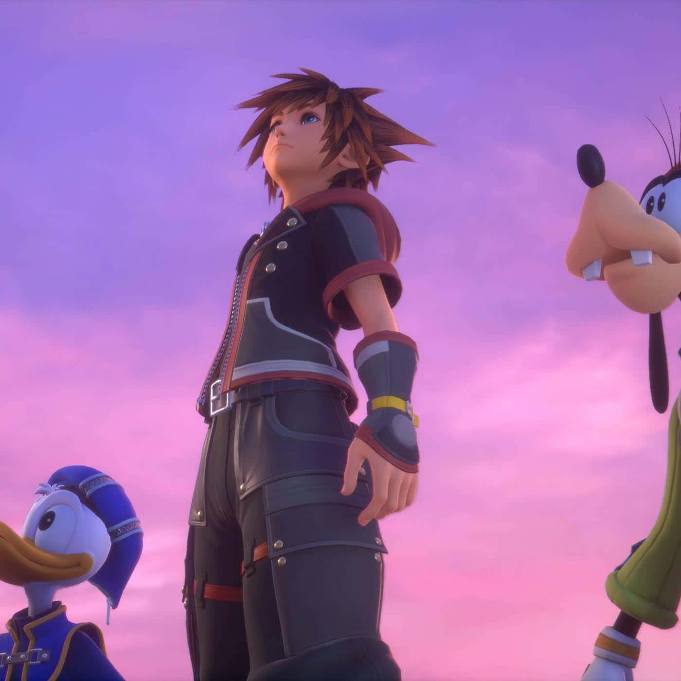 Kingdom Hearts Sora 桌布 壁紙 — 索拉自信地與唐老鴨和高飛站在夢幻的紫色和粉紅色暮色天空下。