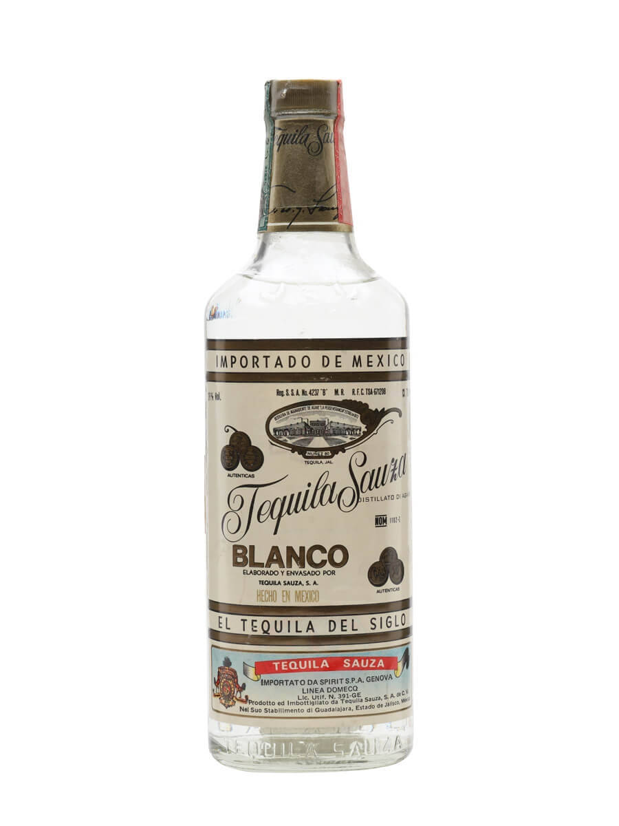 一瓶 Sauza Blanco 龍舌蘭酒，在白色背景上有詳細標籤。