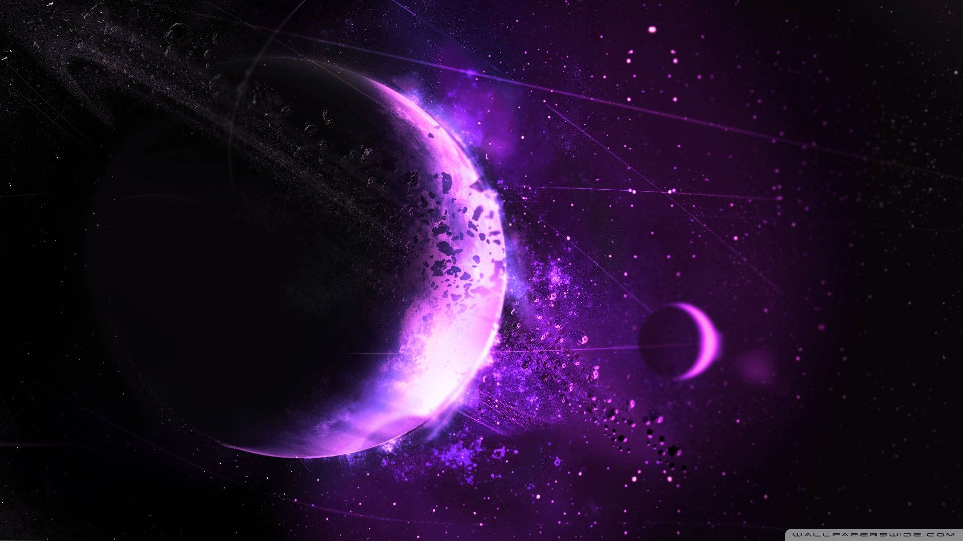 紫色行星和月亮在宇宙空間場景中，帶有發光粒子。 — 土星 壁紙